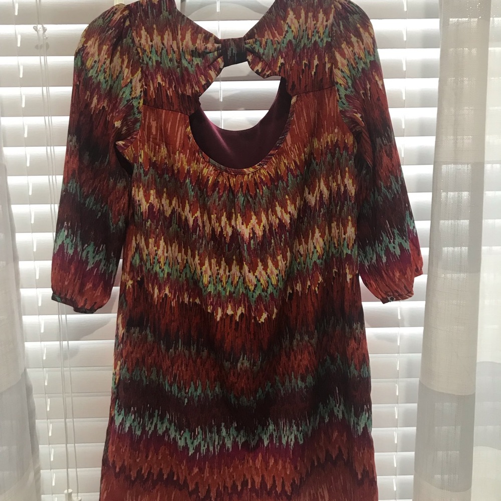 Shift dress with keyhole cutout back